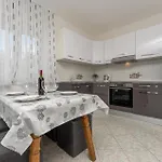 Apartamento Cozy In Sveti Filip i Jakov