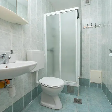 1 Bedroom Cozy In Sveti Filip i Jakov