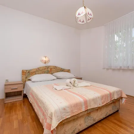 Apartment 1 Bedroom Cozy In
