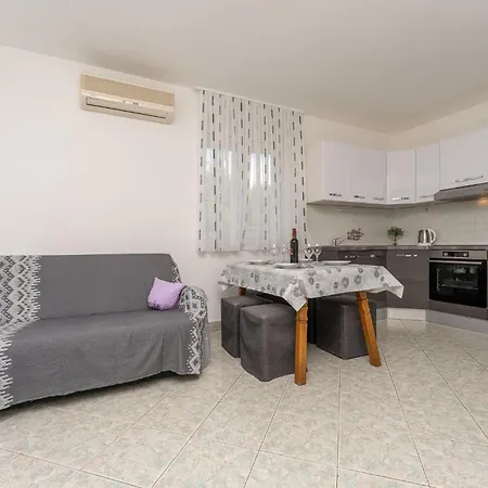 1 Bedroom Cozy In *