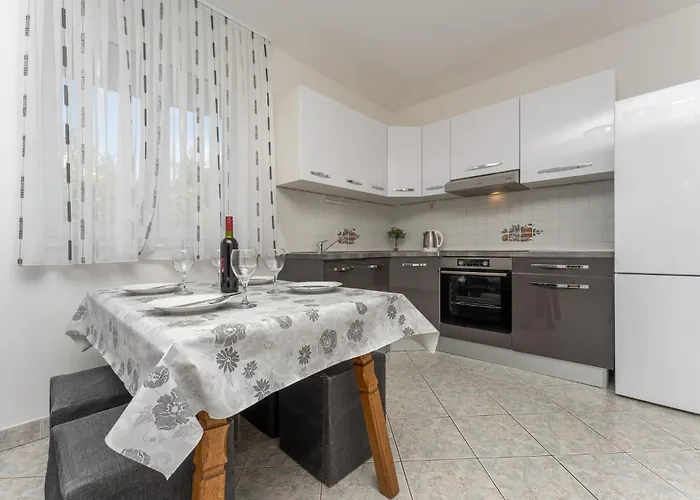 Appartamento Cozy In Sveti Filip i Jakov
